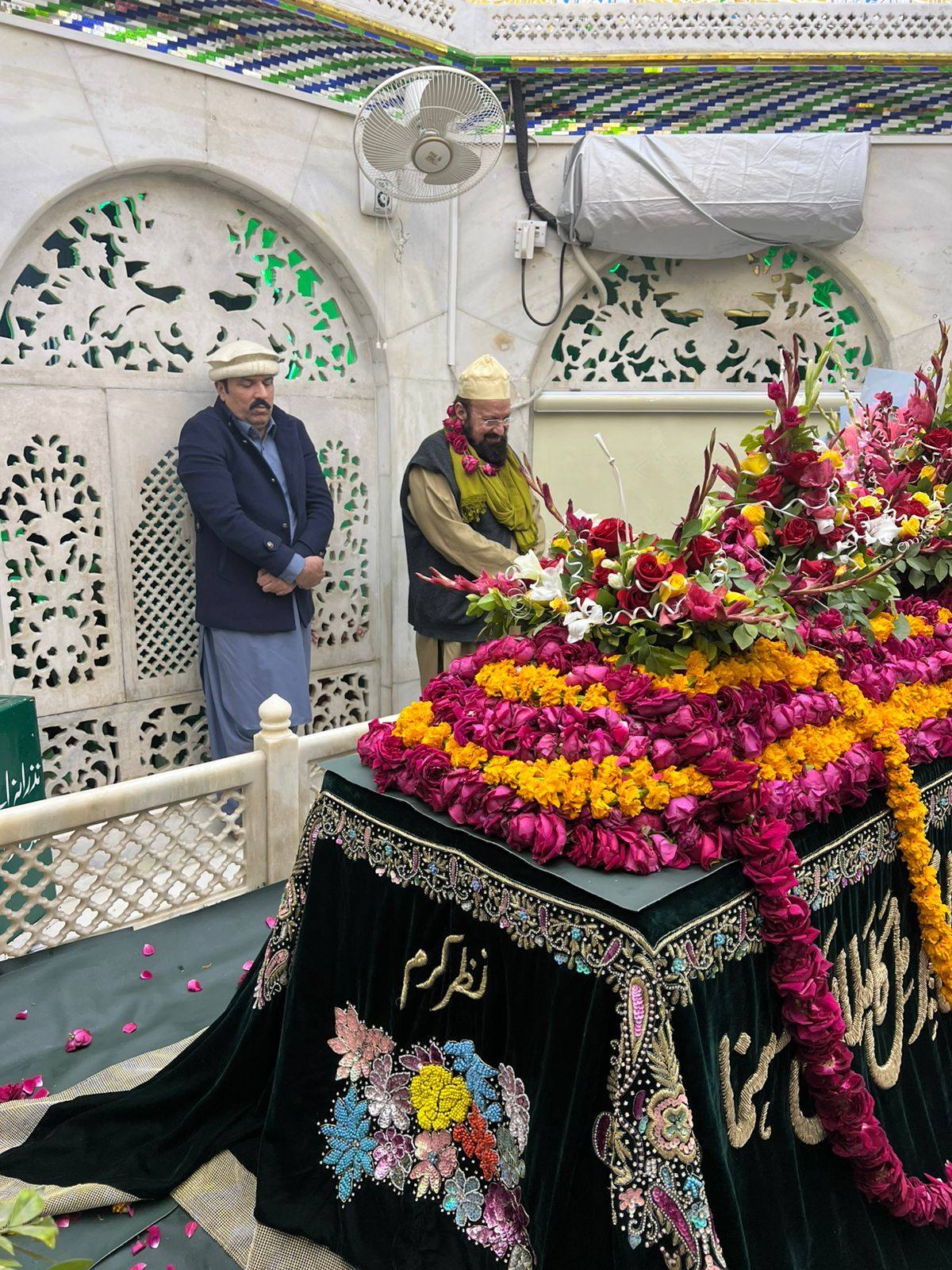 At the sacred Mazaar Shareef of Hazrat Saiyyidinaa Daataa Ganj Bakhsh, Lahore